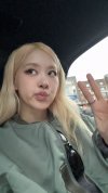 241202-rosé-ig-story-update-v0-f7ax6vbvdg4e1.jpg