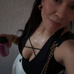 Media '938a3c39-90a9-4135-8c8c-eaa979a146e3.jpeg' in category 'Women Body'